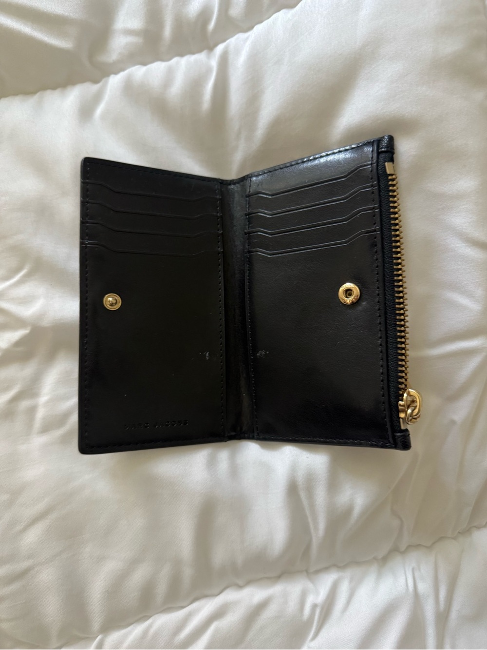 Marc Jacobs Black Leather Compact Zip Card Case with Gold Hardware - Picture 3 of 7